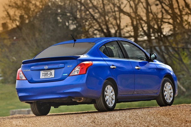 Nissan Tiida / Versa Sedan photo 7
