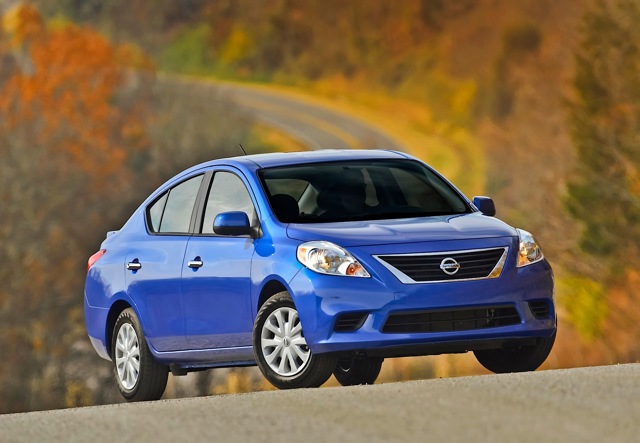 Nissan Tiida / Versa Sedan photo 8