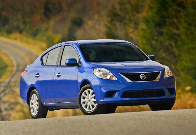Nissan Tiida / Versa Sedan photo 9