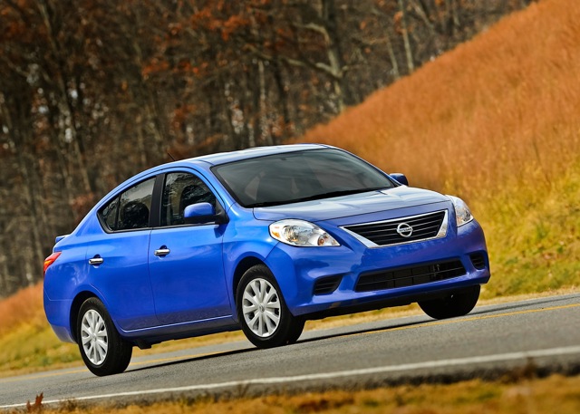 Nissan Tiida / Versa Sedan photo 10