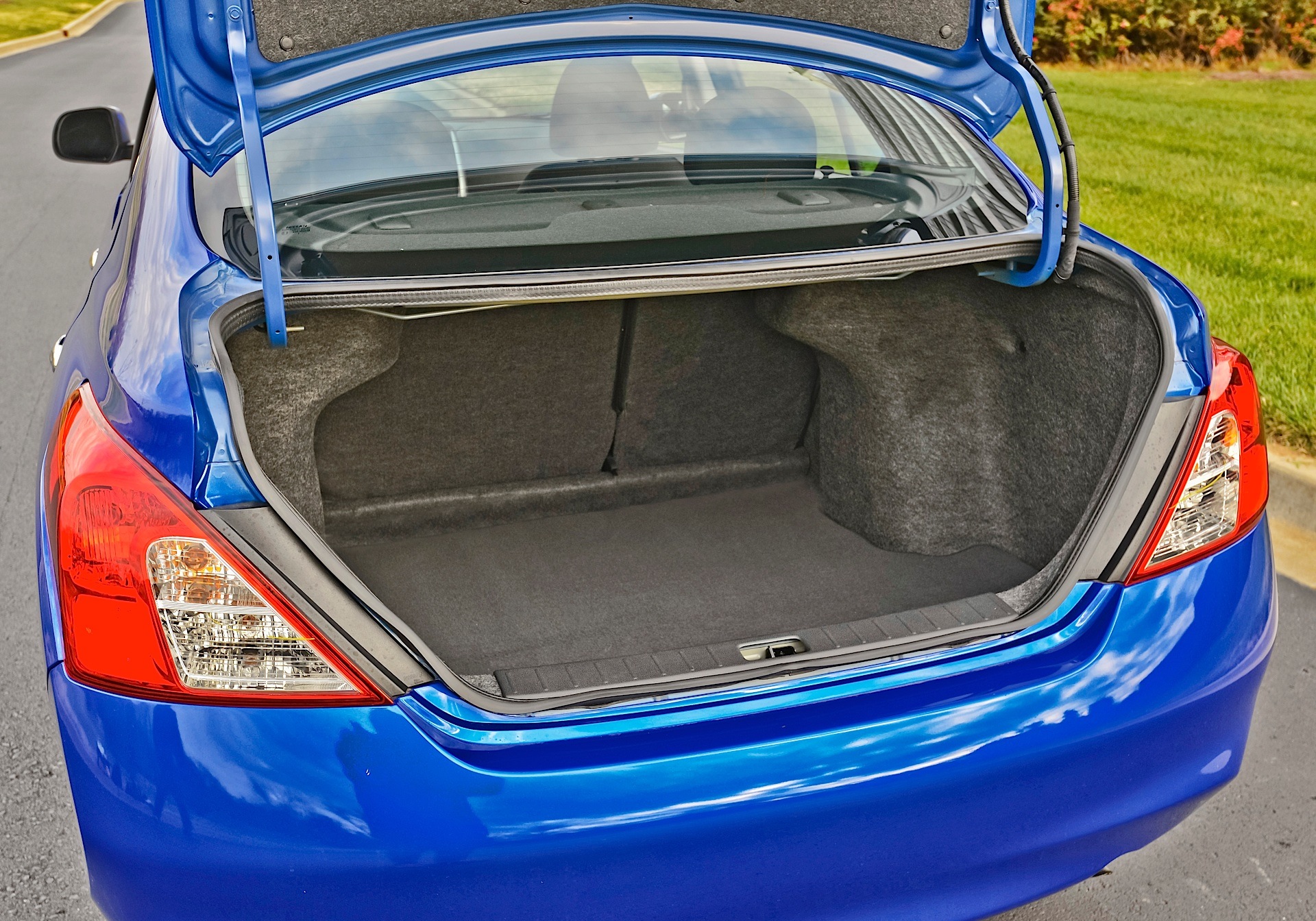 Nissan Tiida / Versa Sedan photo 11