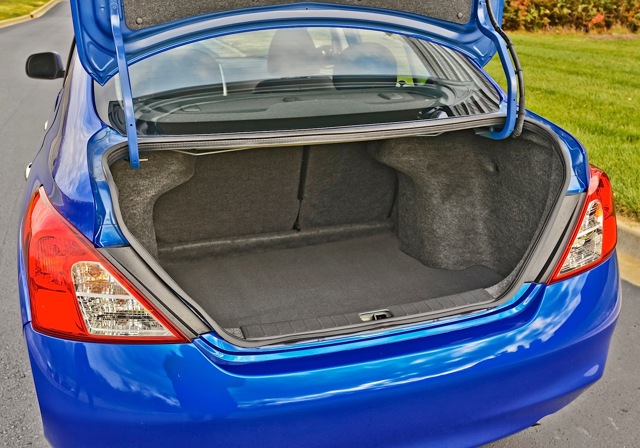 Nissan Tiida / Versa Sedan photo 11