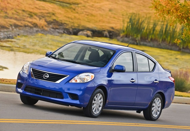 Nissan Tiida / Versa Sedan photo 12