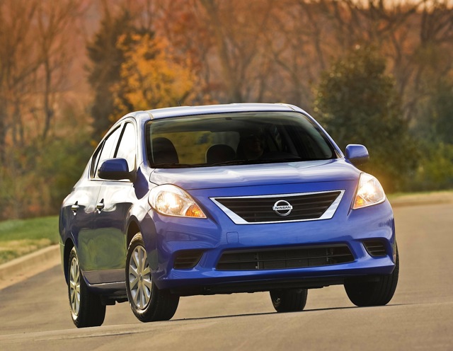 Nissan Tiida / Versa Sedan photo 13