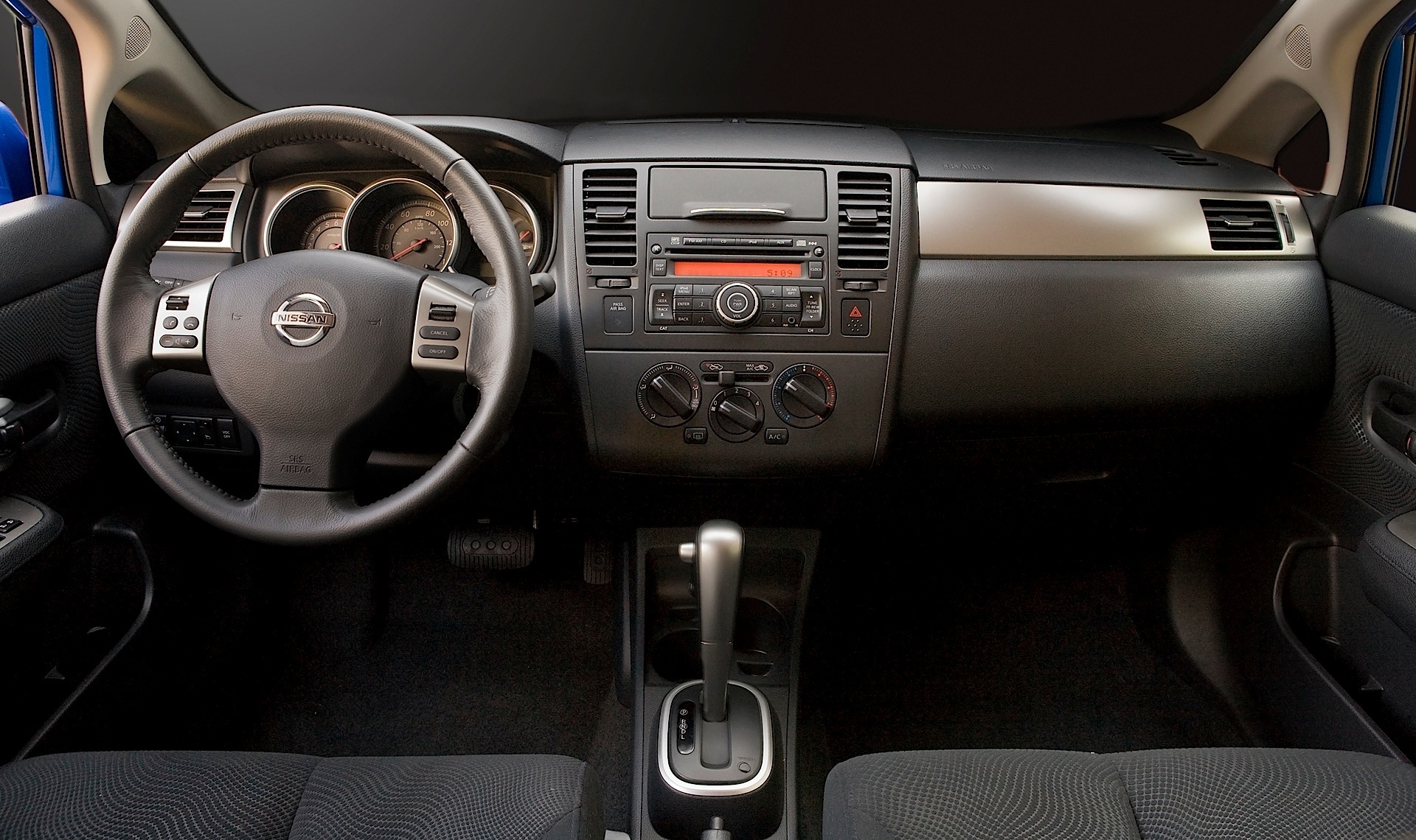 Nissan Tiida / Versa Sedan photo 27