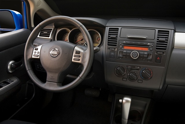 Nissan Tiida / Versa Sedan photo 28