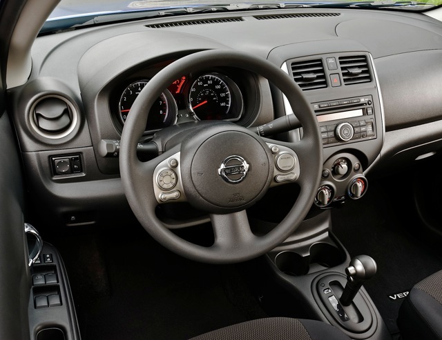 Nissan Tiida / Versa Sedan photo 30