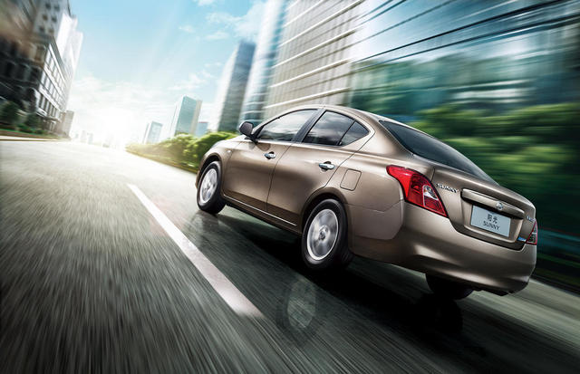 Nissan Tiida / Versa Sedan photo 4