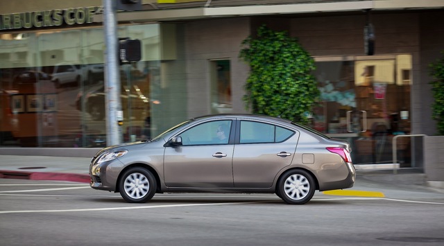Nissan Tiida / Versa Sedan photo 5
