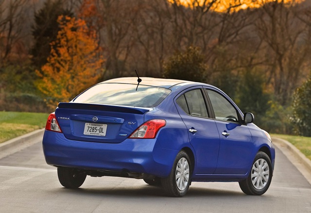 Nissan Tiida / Versa Sedan photo 6