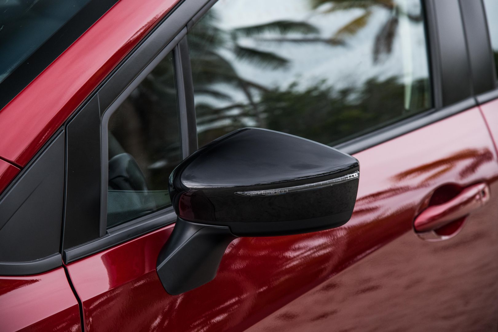 Nissan Tiida / Versa Sedan photo 3