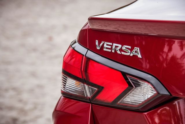 Nissan Tiida / Versa Sedan foto 10