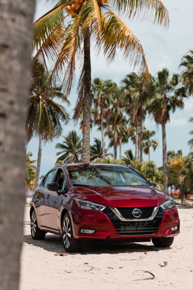 Nissan Tiida / Versa Sedan foto 13