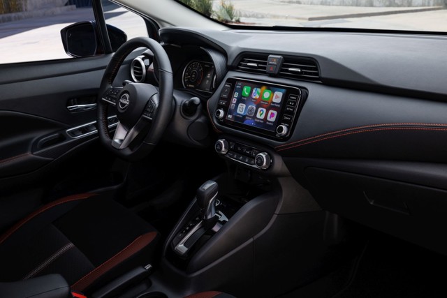 Nissan Tiida / Versa Sedan photo 24