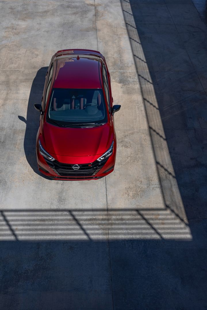 Nissan Tiida / Versa Sedan photo 2