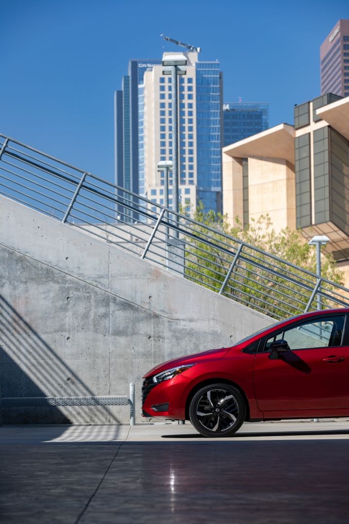 Nissan Tiida / Versa Sedan photo 5