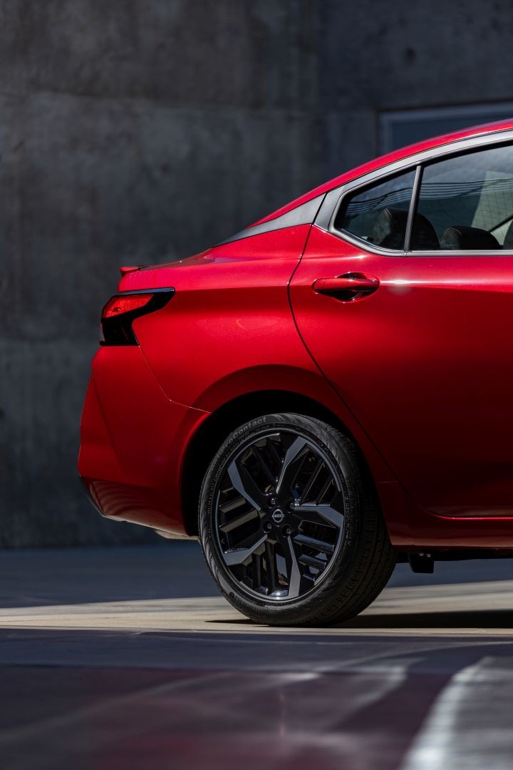 Nissan Tiida / Versa Sedan photo 6