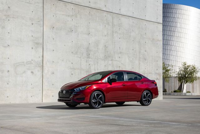 Nissan Tiida / Versa Sedan photo 14