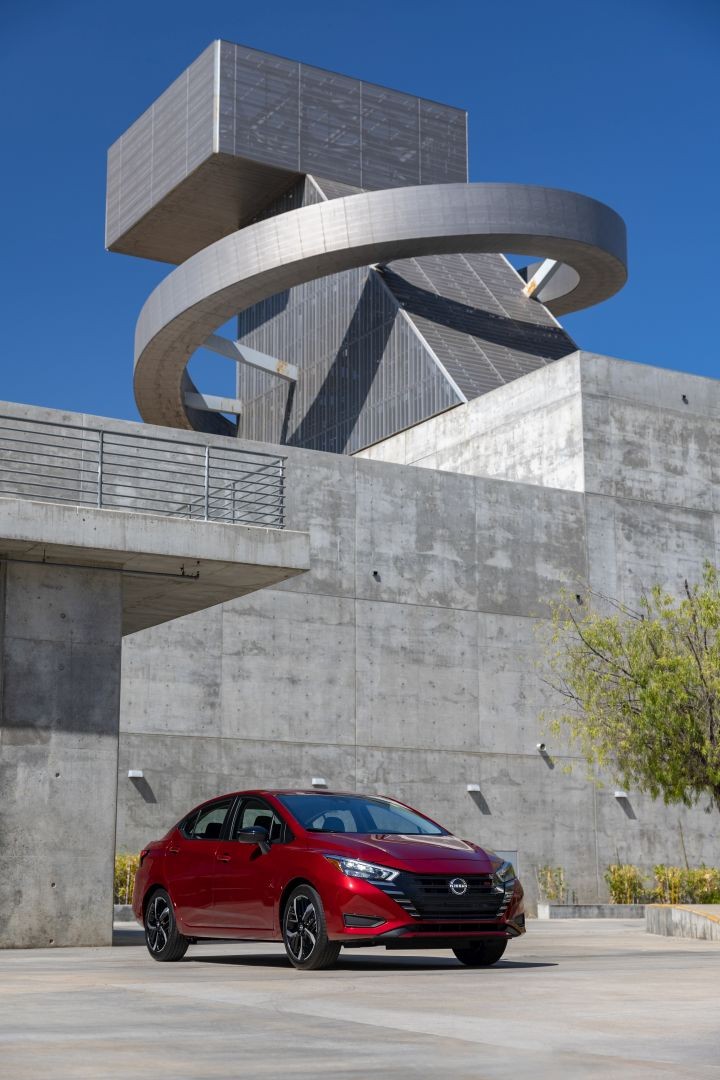 Nissan Tiida / Versa Sedan photo 20