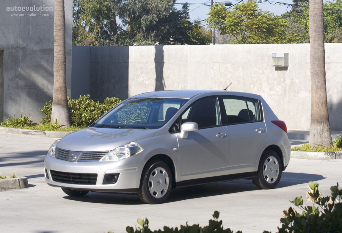 Nissan Tiida / Versa photo 2