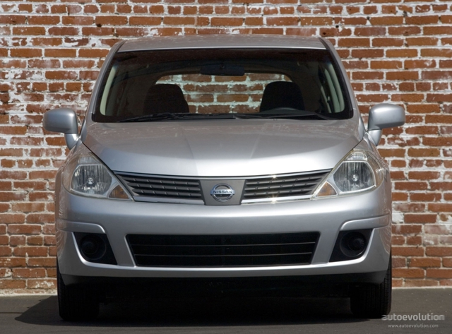 Nissan Tiida / Versa photo 3