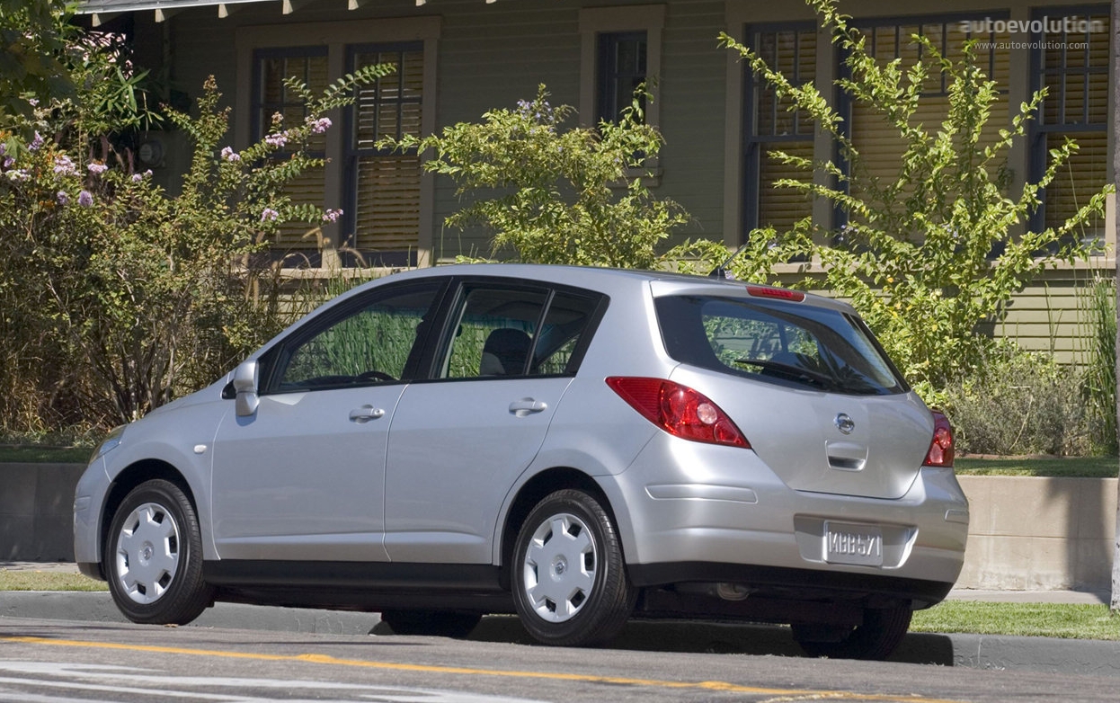 Nissan Tiida / Versa photo 4