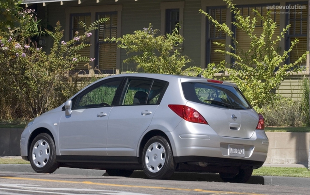 Nissan Tiida / Versa photo 4