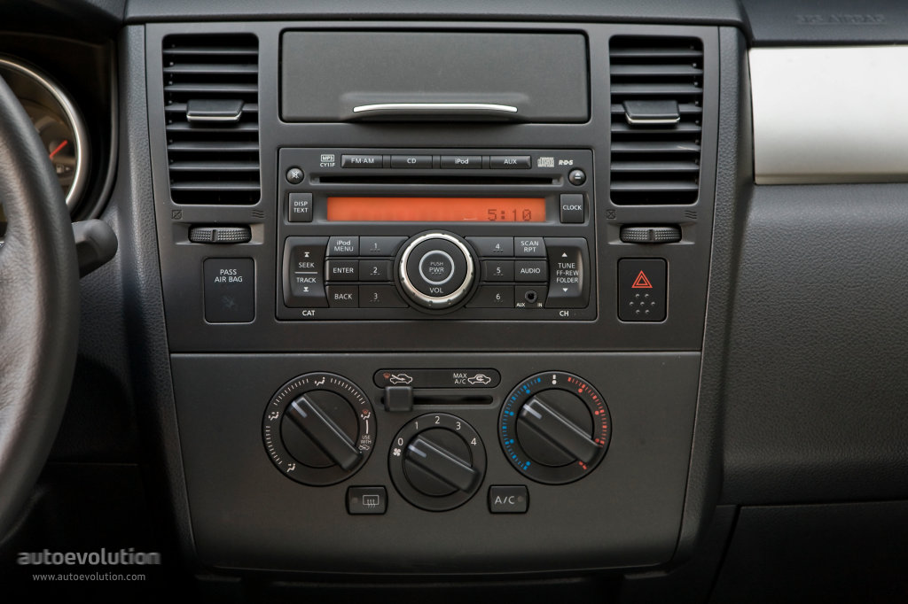 Nissan Tiida / Versa photo 16