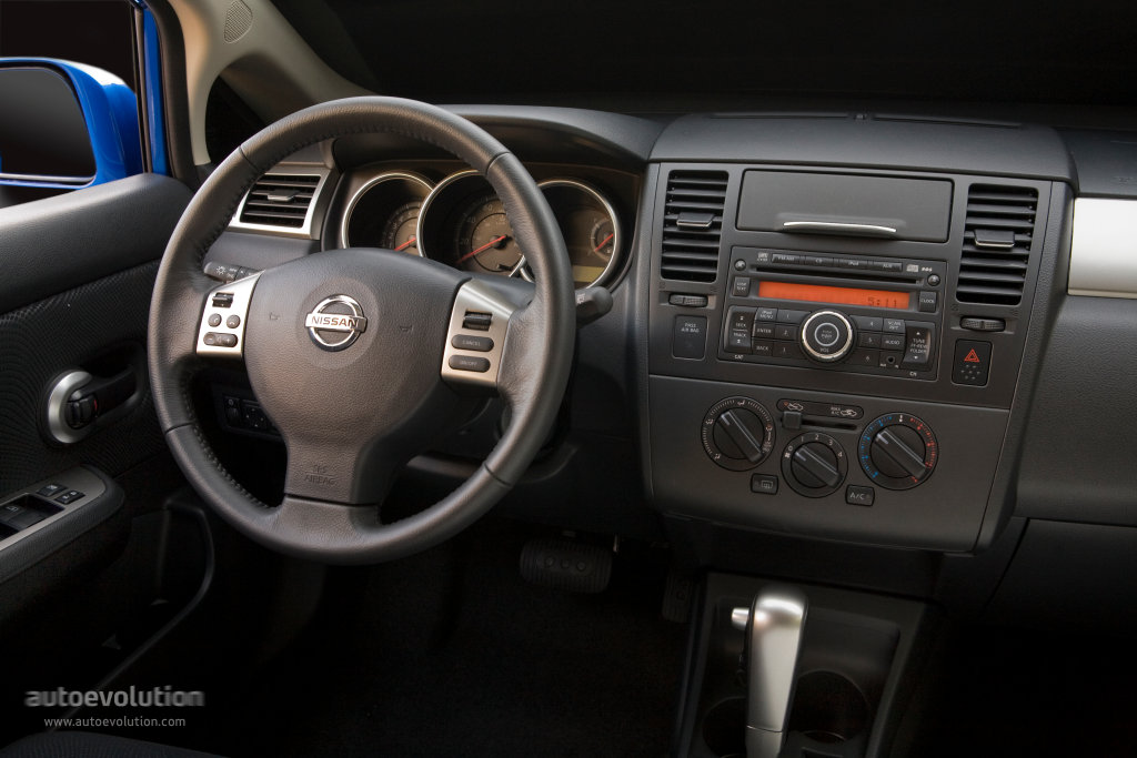Nissan Tiida / Versa photo 17