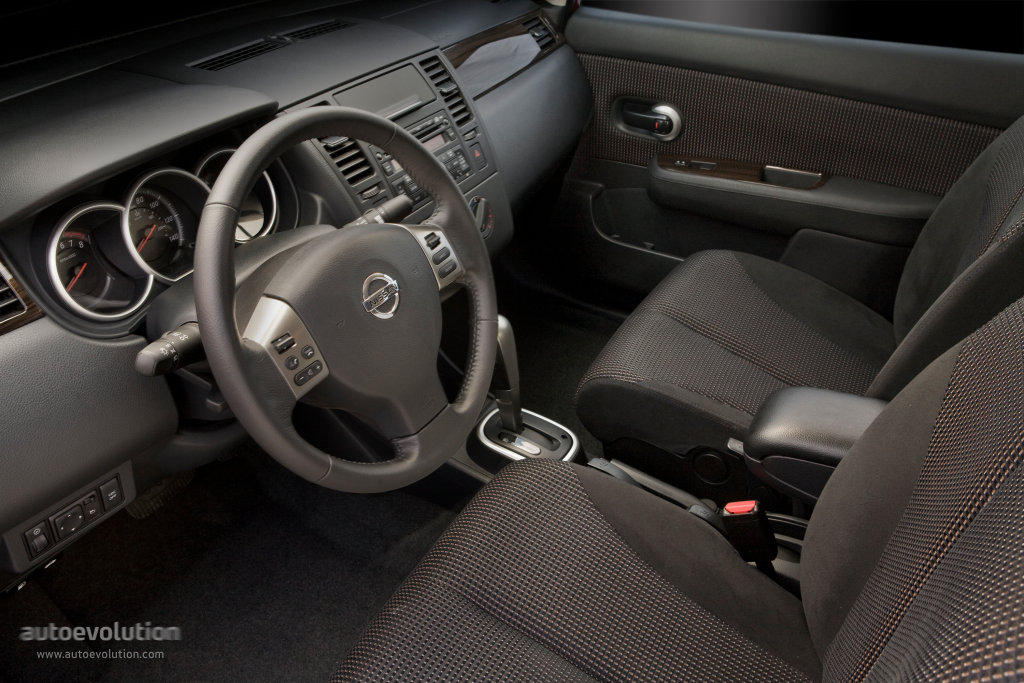 Nissan Tiida / Versa photo 19
