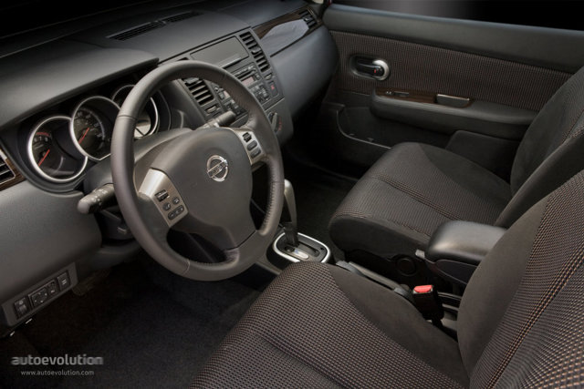 Nissan Tiida / Versa photo 19
