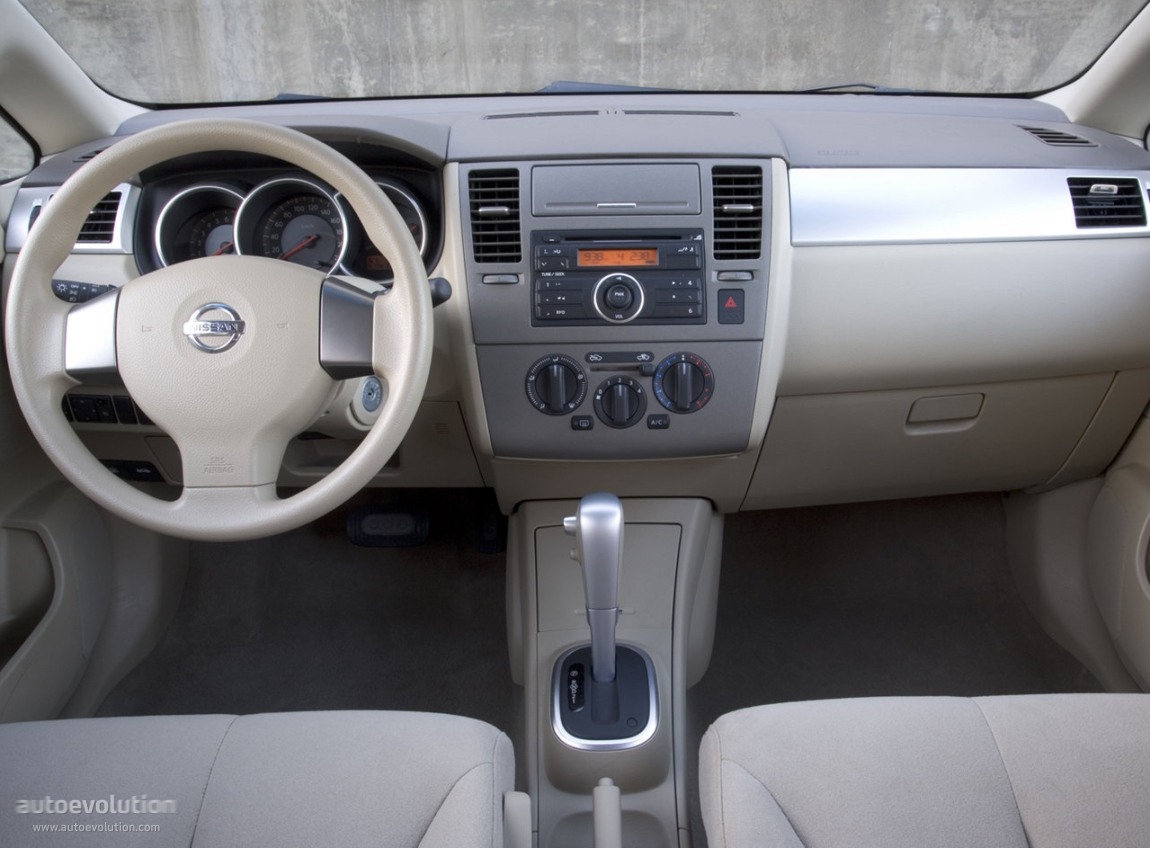 Nissan Tiida / Versa photo 12