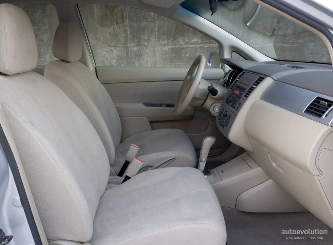 Nissan Tiida / Versa photo 13