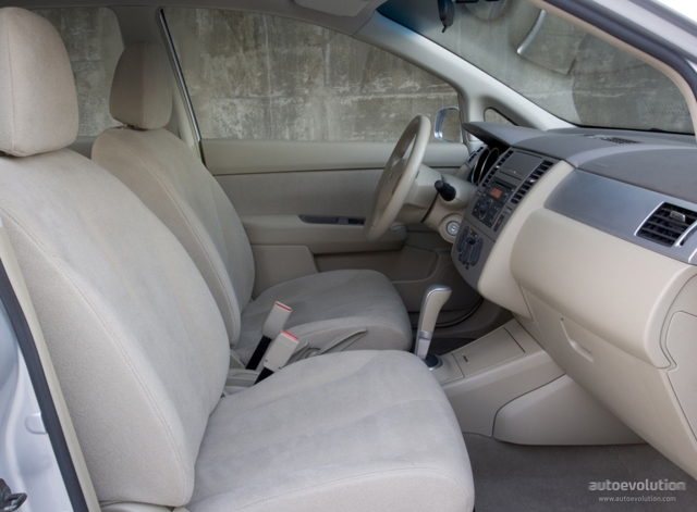 Nissan Tiida / Versa photo 13