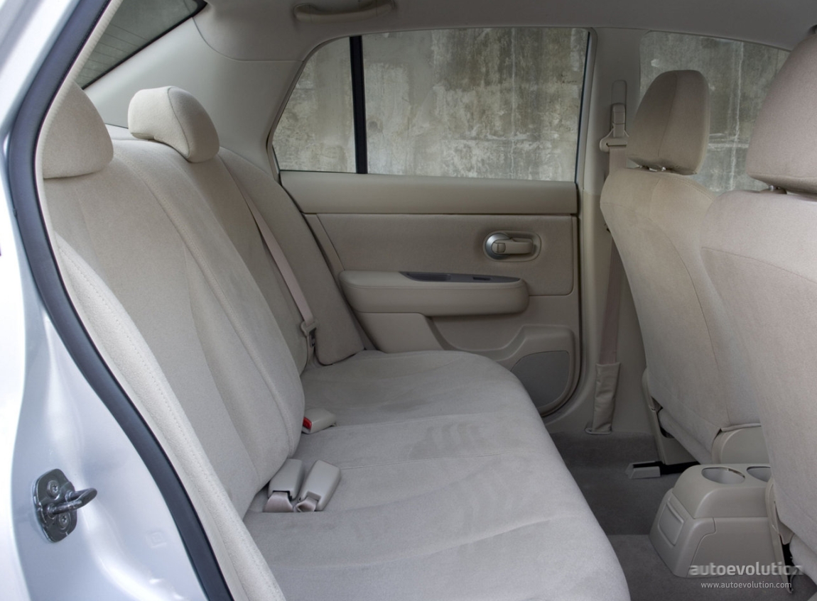 Nissan Tiida / Versa photo 14