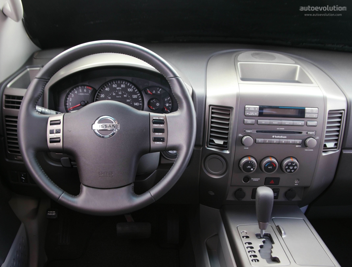 Nissan Titan Crew Cab photo 10