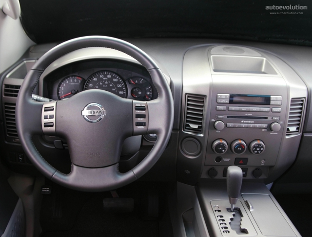 Nissan Titan Crew Cab foto 10