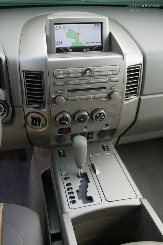 Nissan Titan Crew Cab foto 11