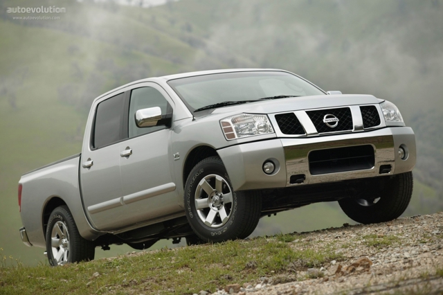 Nissan Titan Crew Cab foto 1