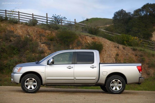 Nissan Titan Crew Cab foto 2