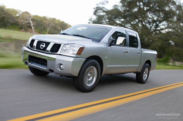 Nissan Titan Crew Cab foto 3
