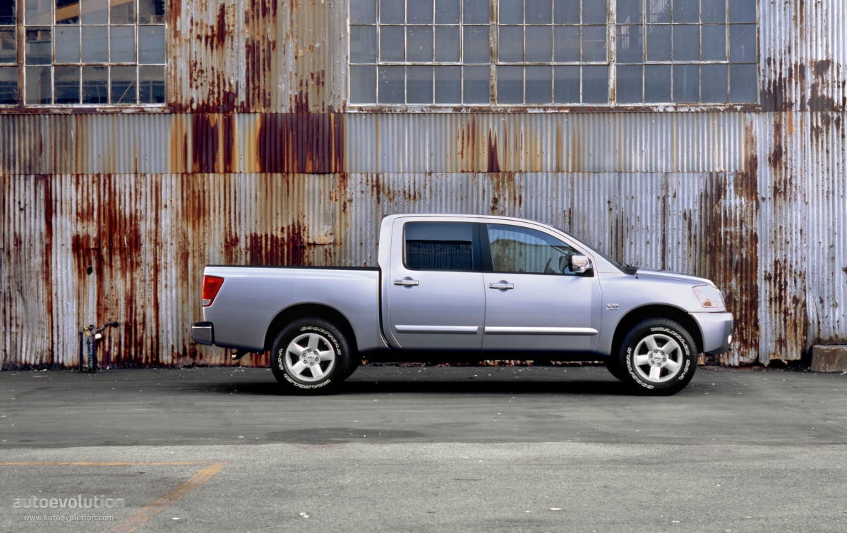 Nissan Titan Crew Cab photo 5