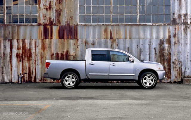 Nissan Titan Crew Cab foto 5