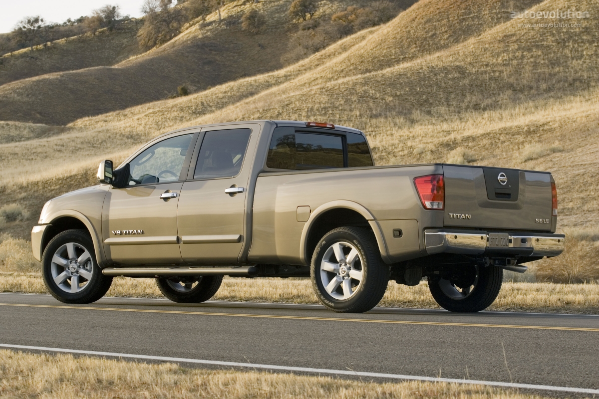 Nissan Titan Crew Cab photo 7