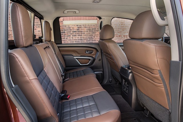 Nissan Titan Crew Cab Foto 32
