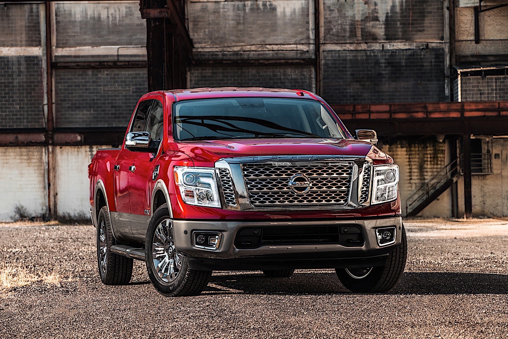 Nissan Titan Crew Cab photo 8