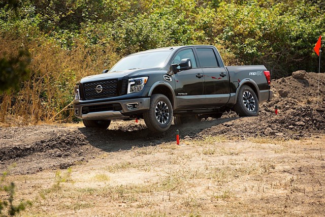 Nissan Titan Crew Cab Foto 9