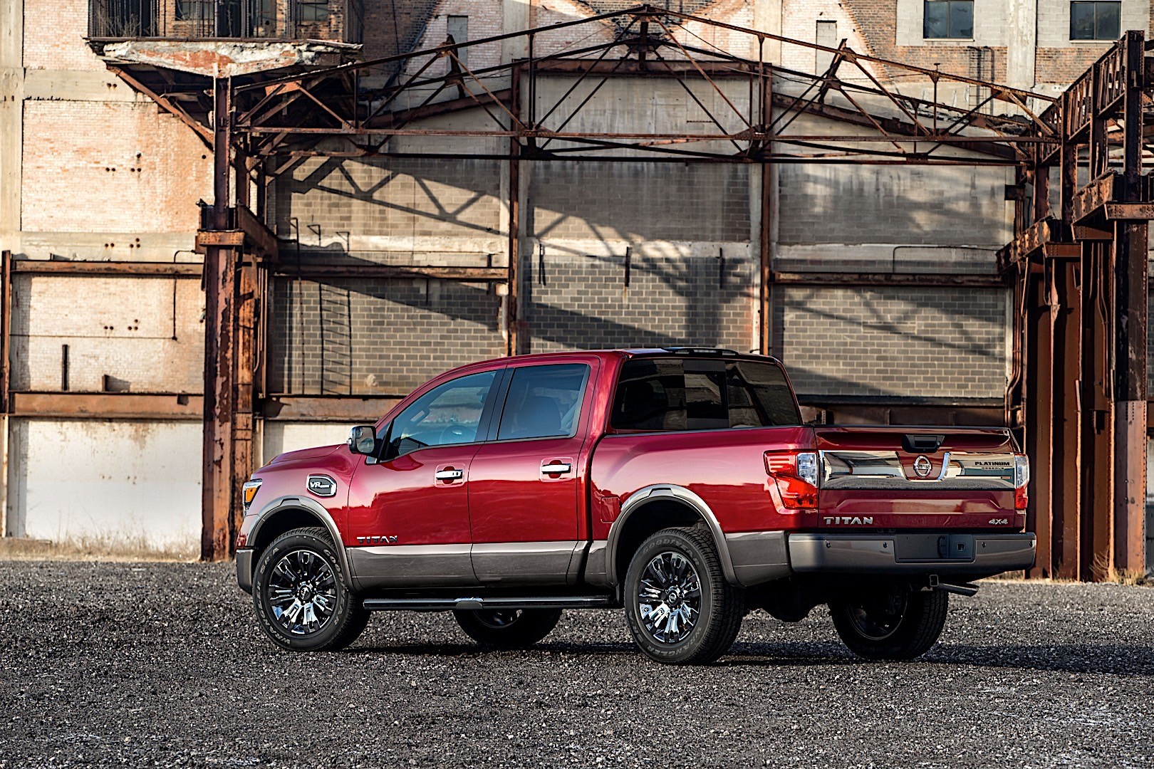 Nissan Titan Crew Cab photo 14