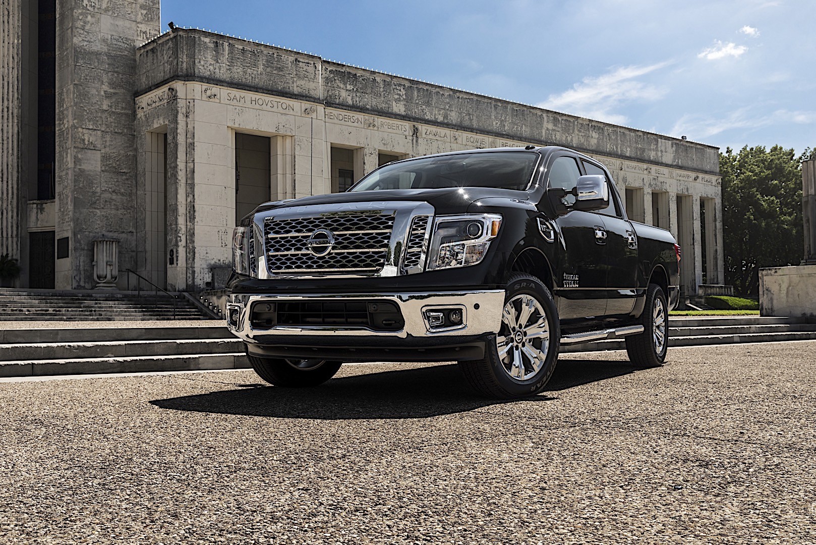 Nissan Titan Crew Cab photo 15