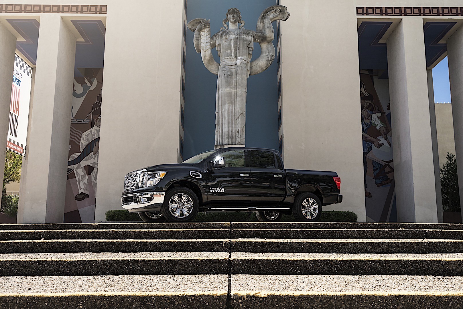 Nissan Titan Crew Cab photo 21